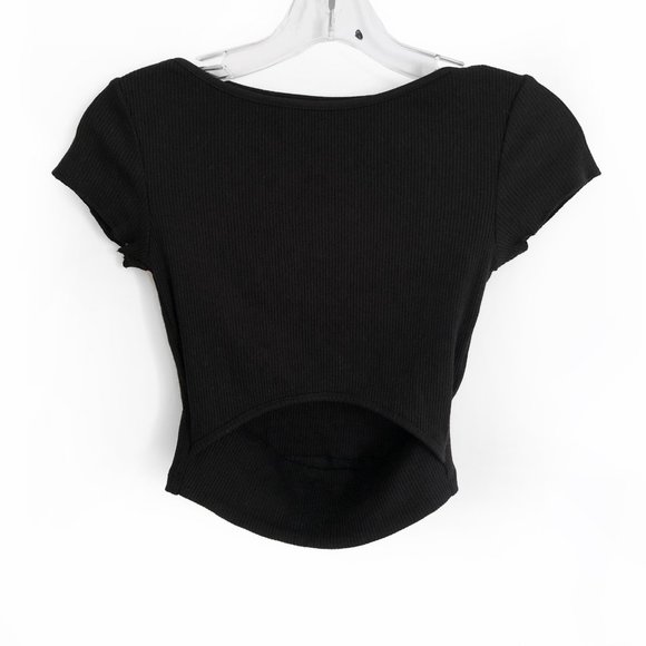 Forever 21 Tops - Black ribbed crop top with waist cutout baby